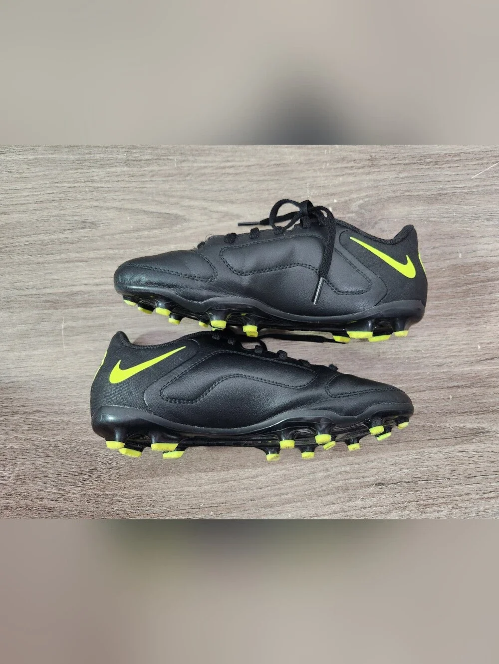 Nike Tiempo Legend 9 Youth Soccer Cleats